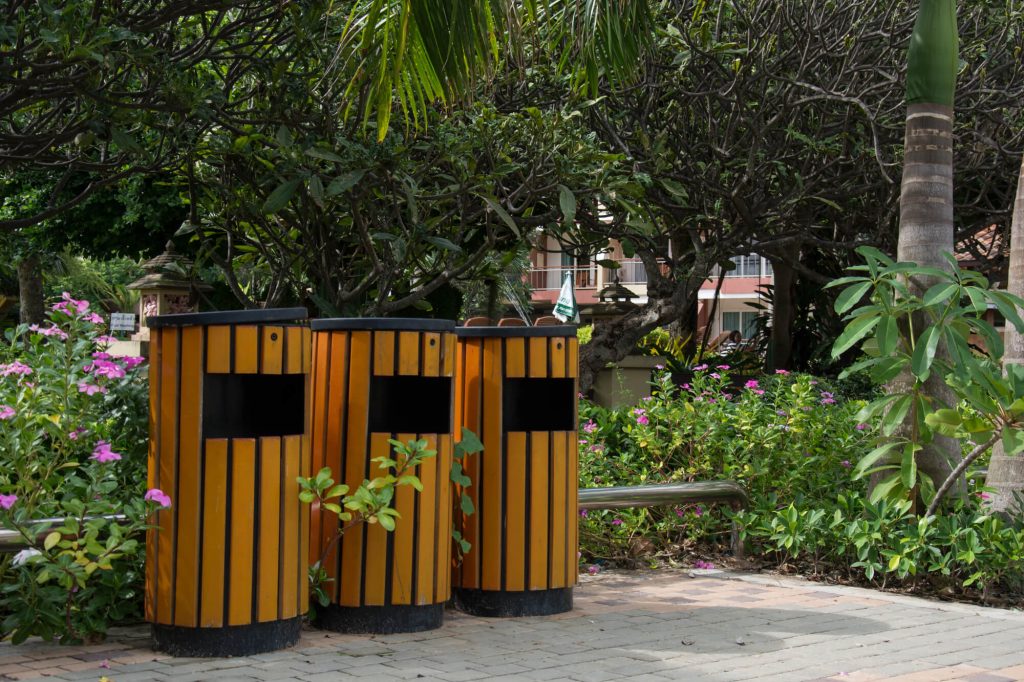 Cleaning Graveyards and Memorial Grounds Florida